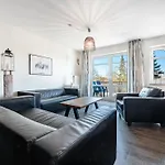 Klein 'luett Hus' *