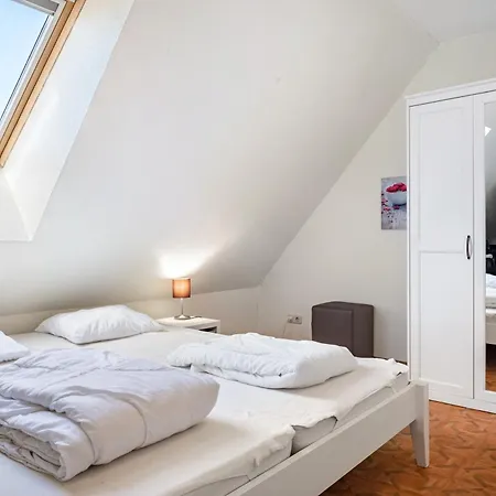 Klein 'luett Hus' *